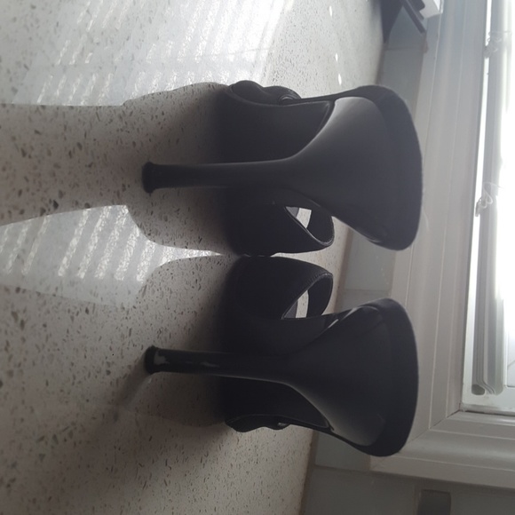 Heels - Picture 2 of 2